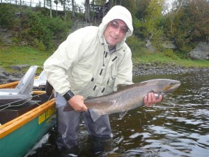 Ledges Inn guest Val Antonucci with a nice 18 lb salmon taken a Maribou Shrimp in the Doaktown area