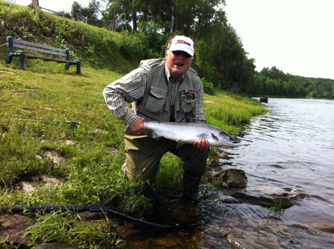 Steve Palmer with a nice salmon and a very good cigar to boot.