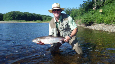 Jacques Pinet with a nice salmon taken on a smurf Jacques Pinet with a nice salmon taken on a smurf