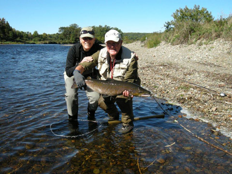 Here is guide Ralph Goodwin with veteran angler Andrea Warner and a nice hook bill salmon.