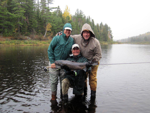 Here are the boys from Texas with a nice salmon on the Cain's on Sunday. They did very well landing 4 salmon and 2 grilse. Now they are having great success with the upland hunting.