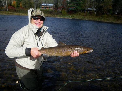 Derek Munn send this picture of his good friend from New York Lisa Haldane with a nice fish caught in her own pool.